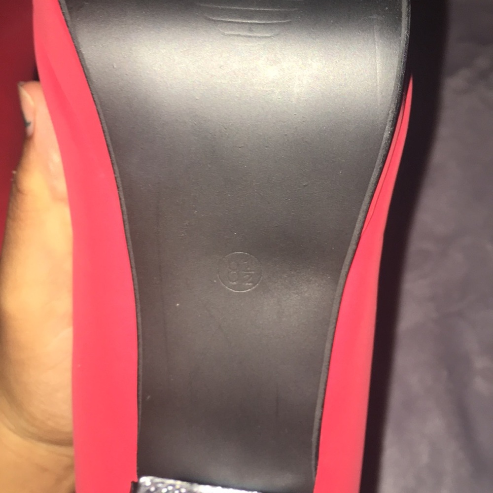 Red and black boot styled heels. - Picture 2 of 4